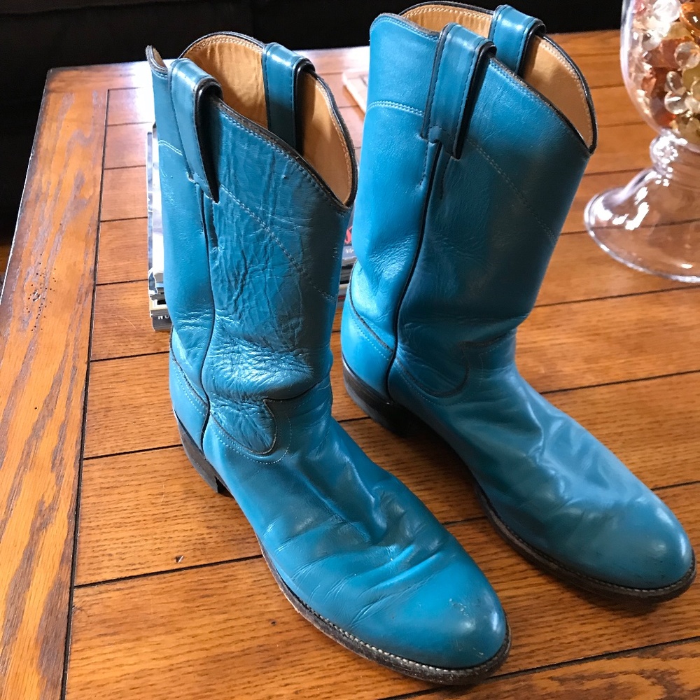 Women's cowboy boots